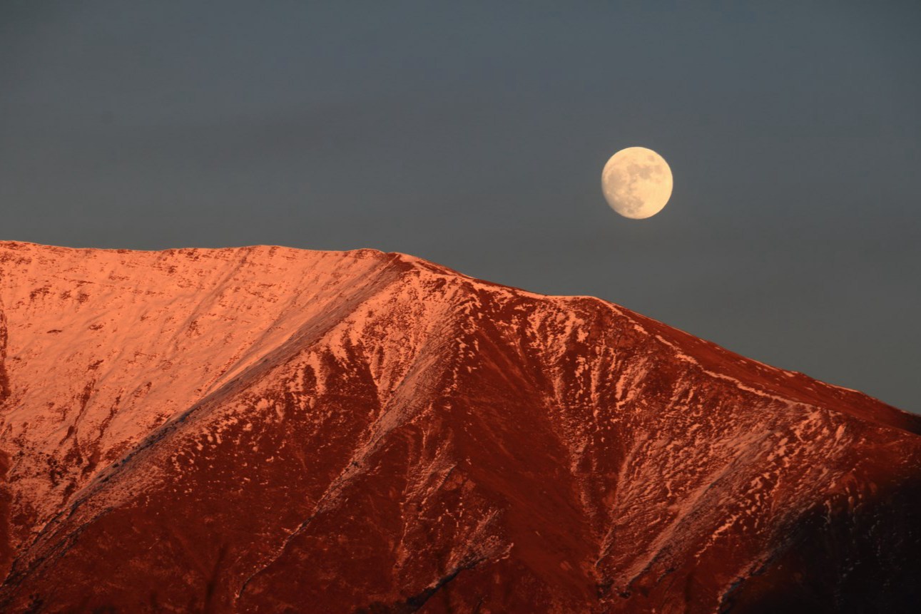 Tick ??the moon from the mountain