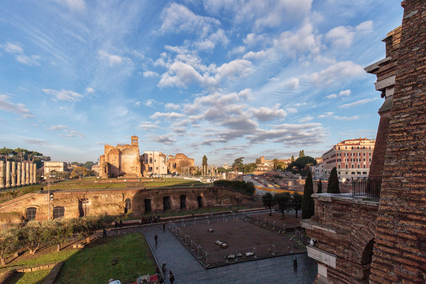 the palatine view the coliseum