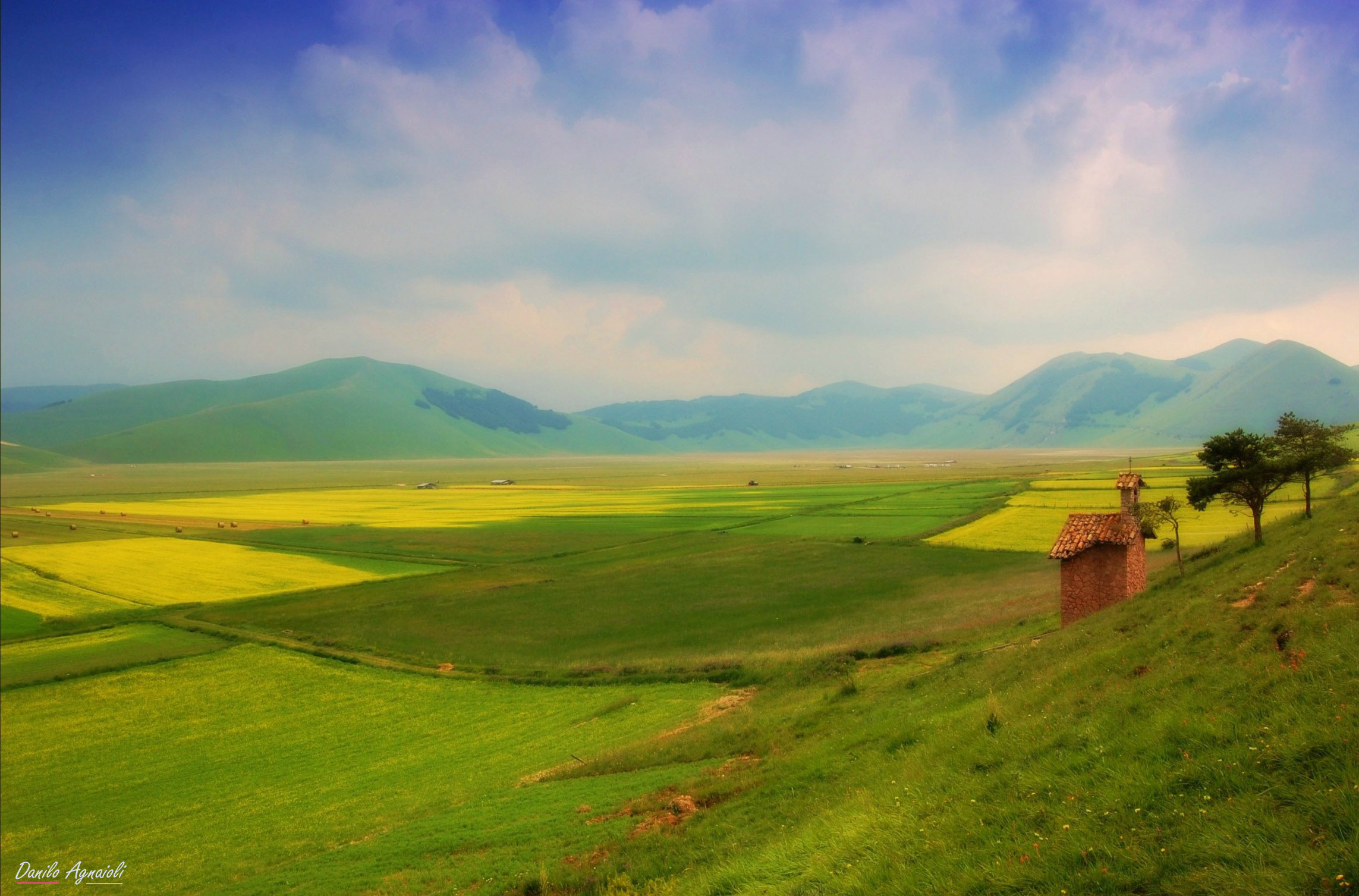 L'edicola che domina la piana