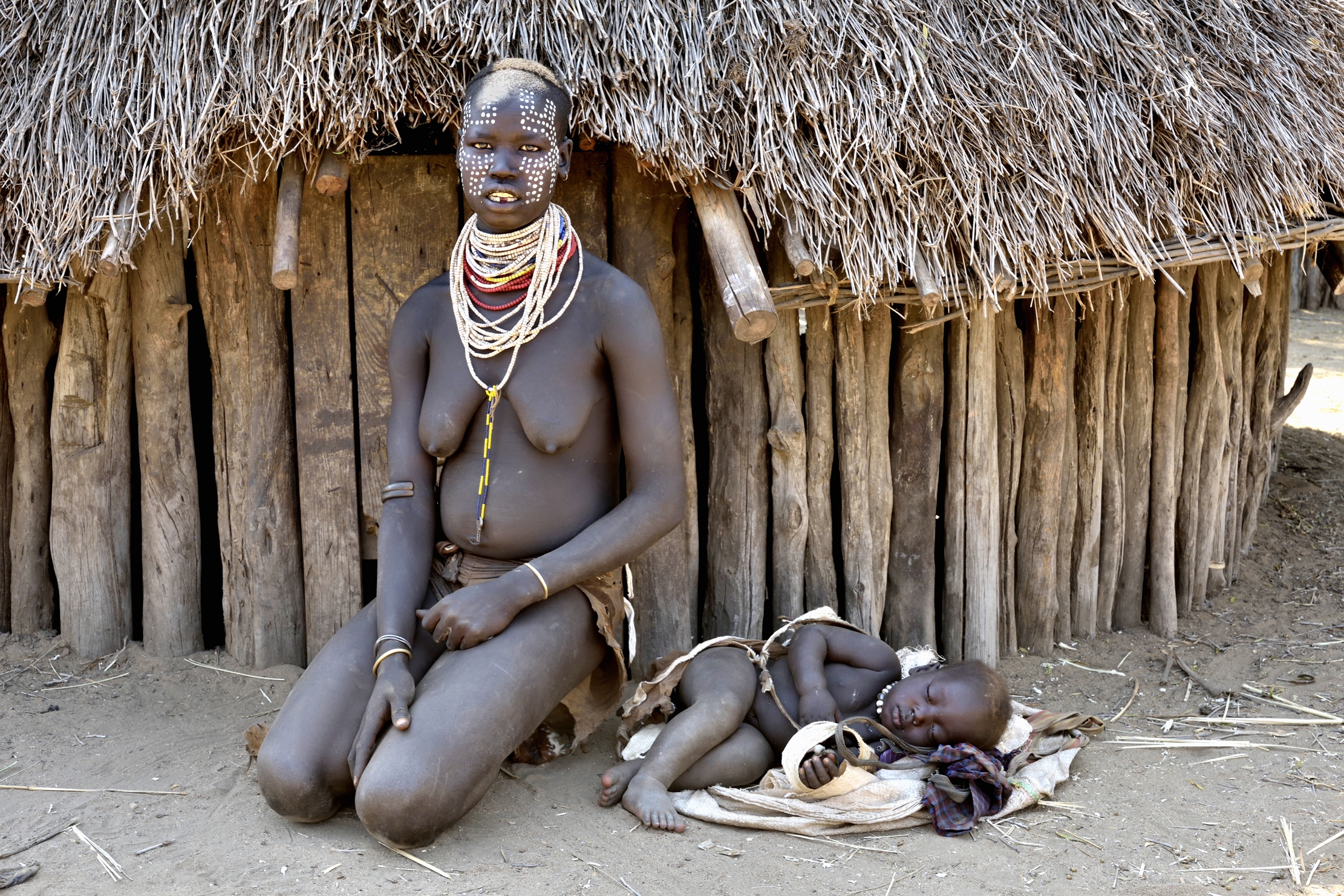 Etiopia 2015 - Giovane madre Karo con bambino