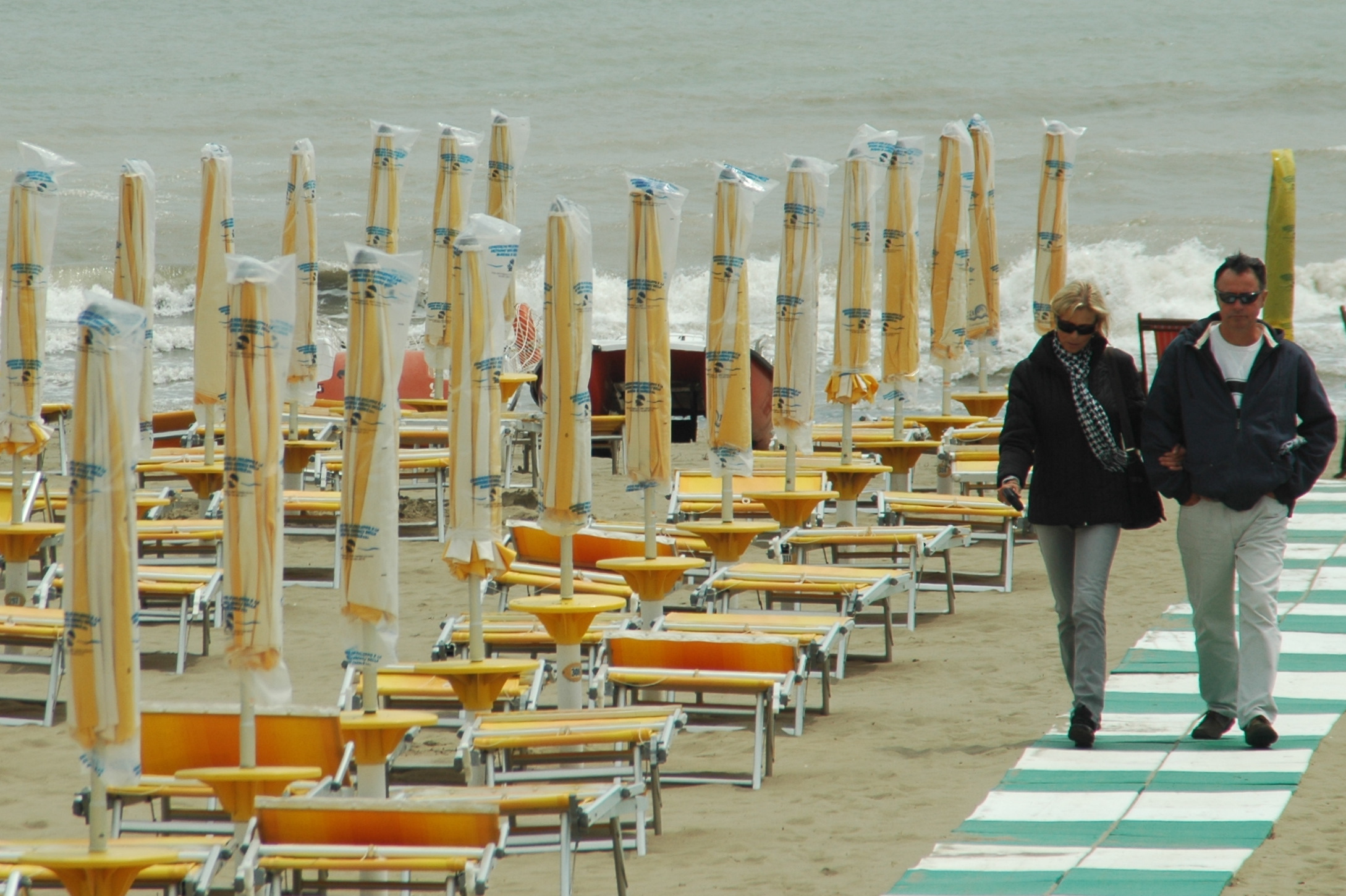 ..4 Steps ... alone ...