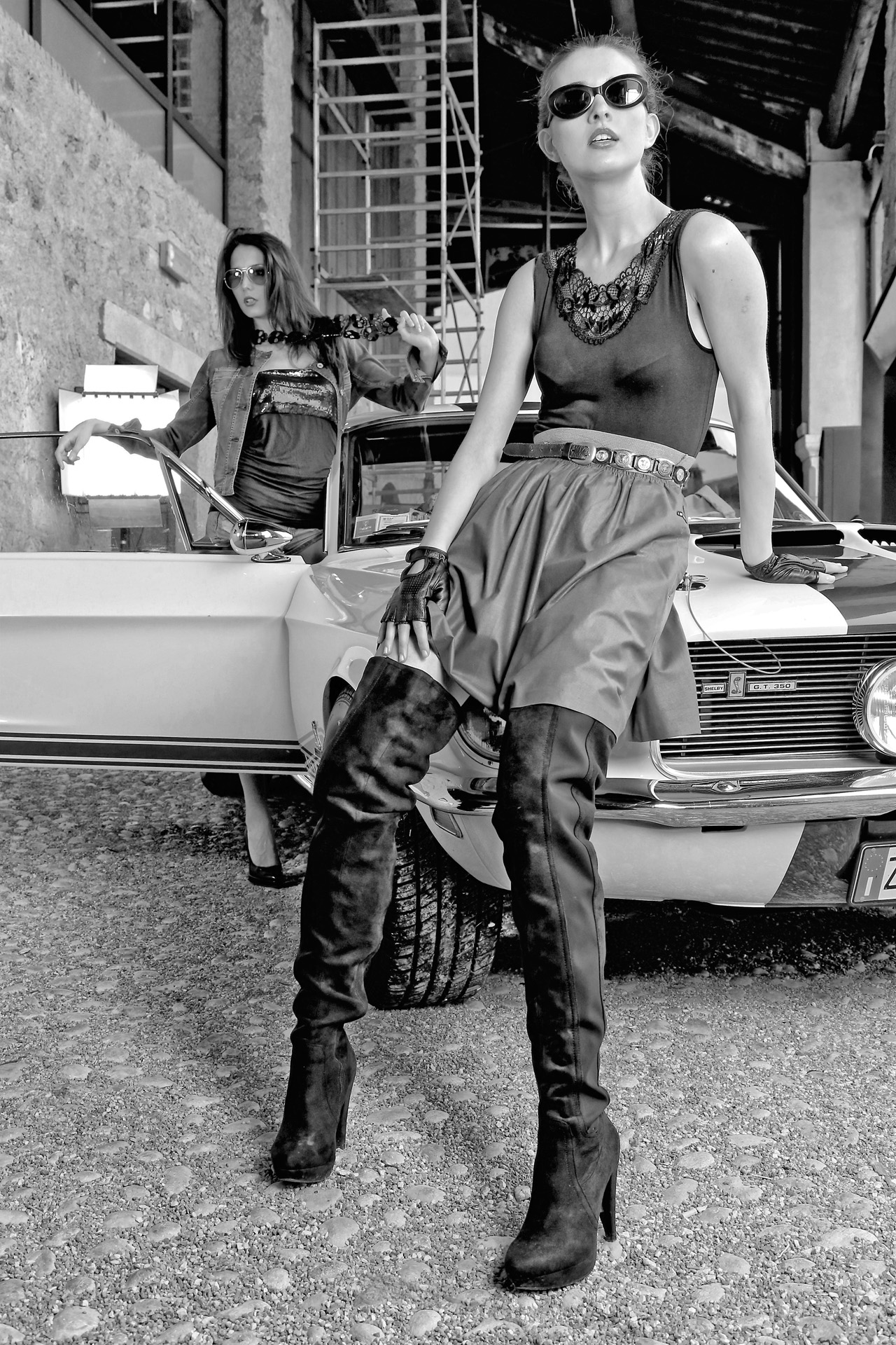 Conlubio perfect women and cars