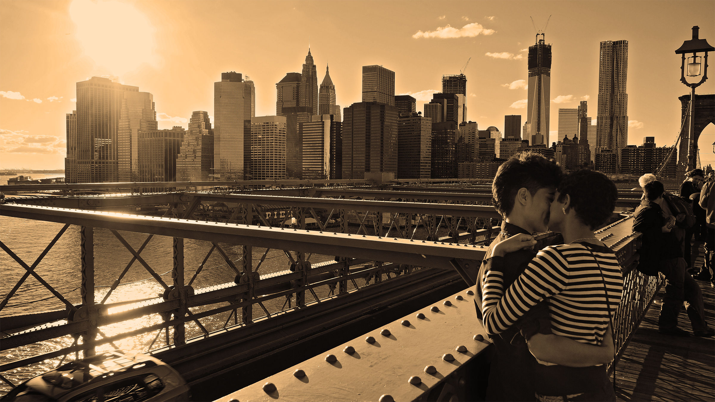 A kiss on the Brooklyn Bridge