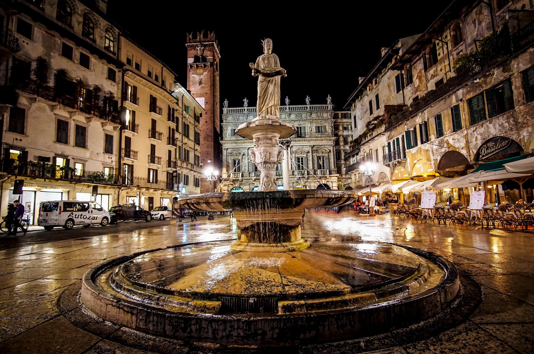 Piazza delle Erbe, Verona