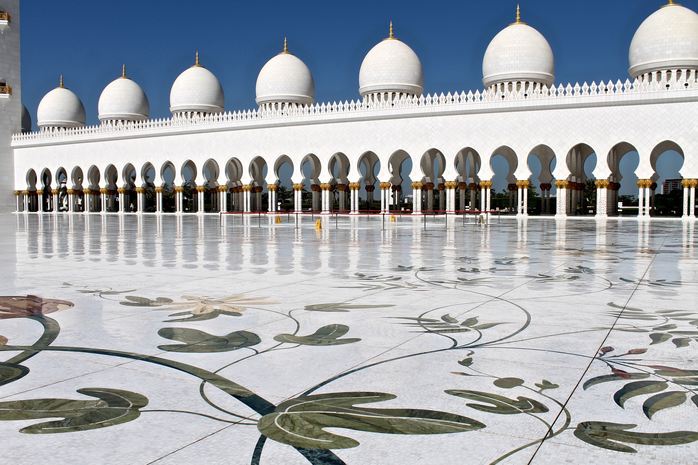 La Grande Moschea - Prospettiva del cortile interno