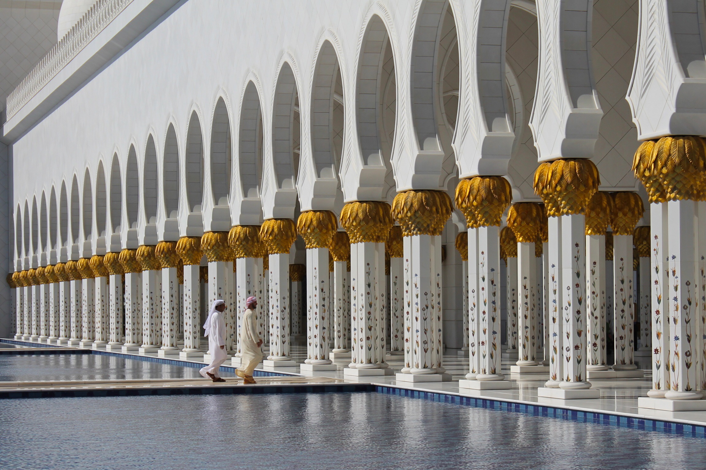 La Grande Moschea - Prospettiva del porticato esterno