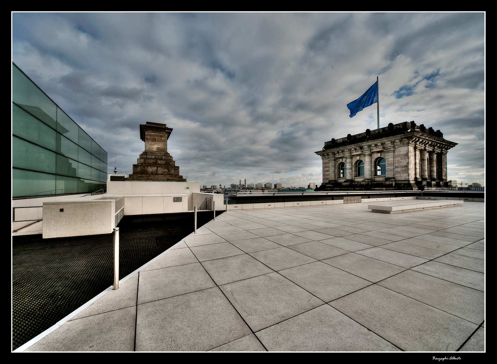 sul terrazzo del palazzo  Reichstag-Berlino