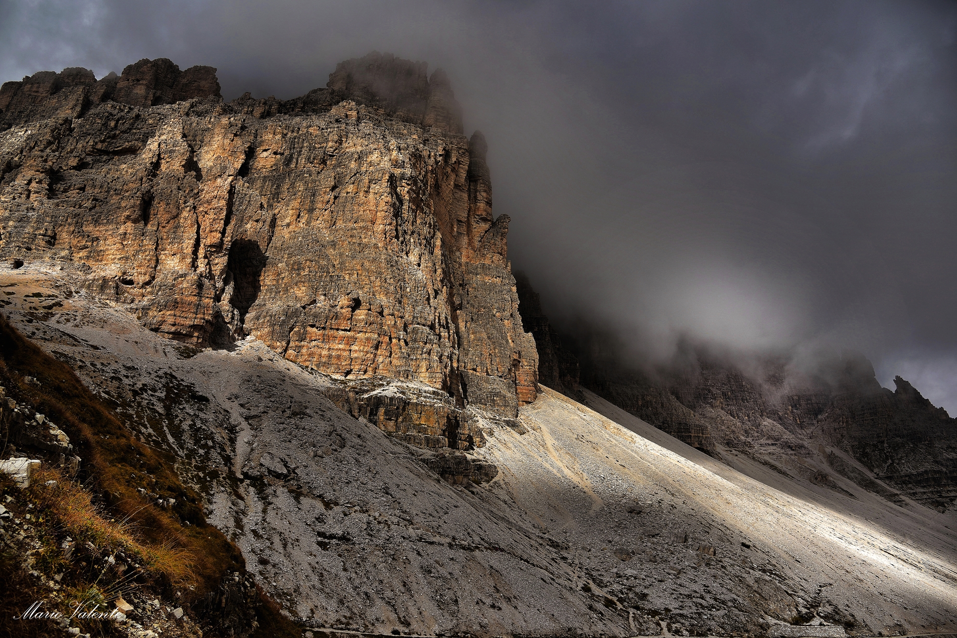 Ghiaioni detritici e luci quasi irreali