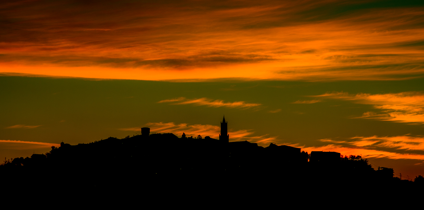 Alba sul borgo che dorme