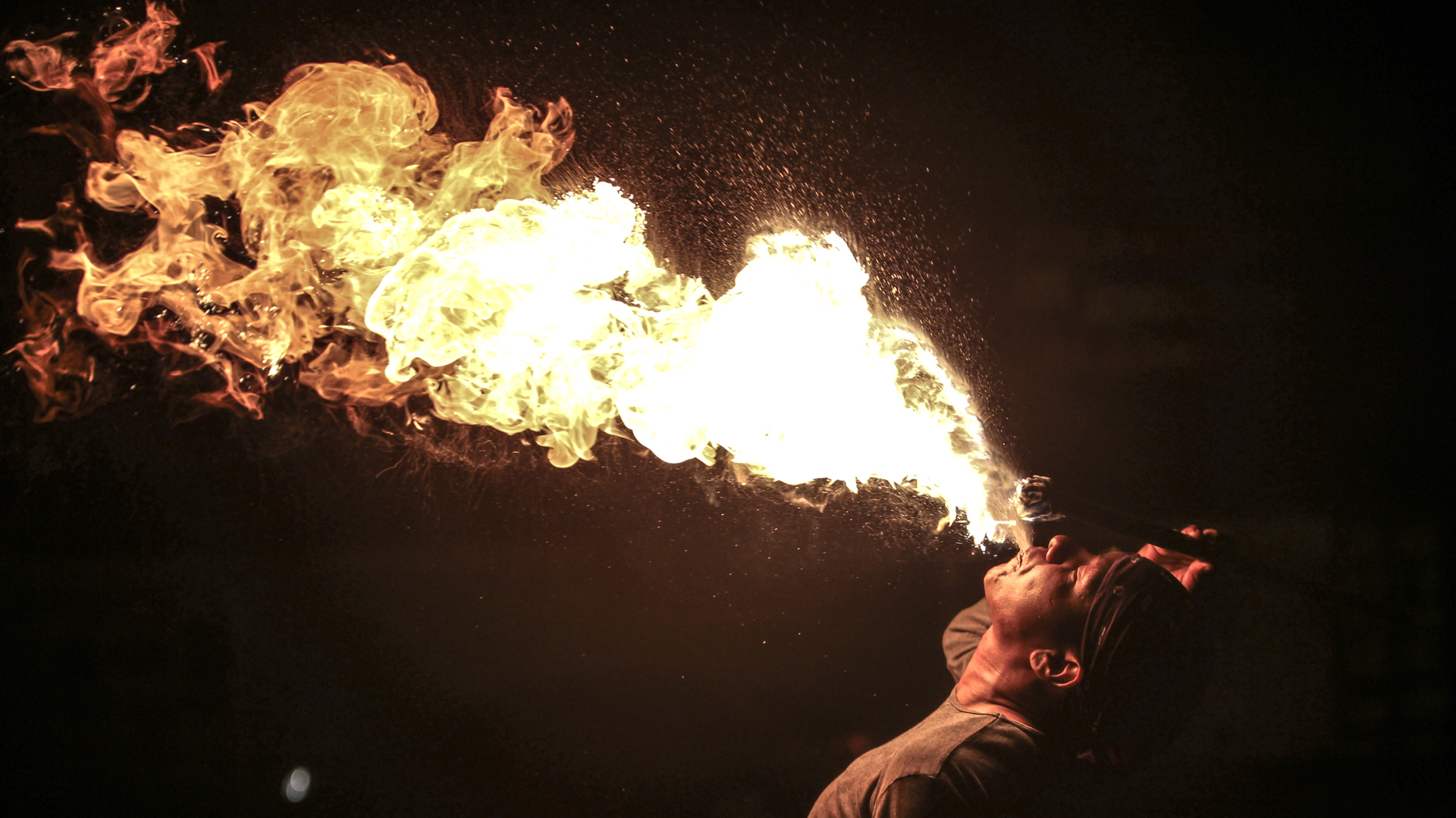 Tragafuegos - lanzafuegos - Fire Swallows