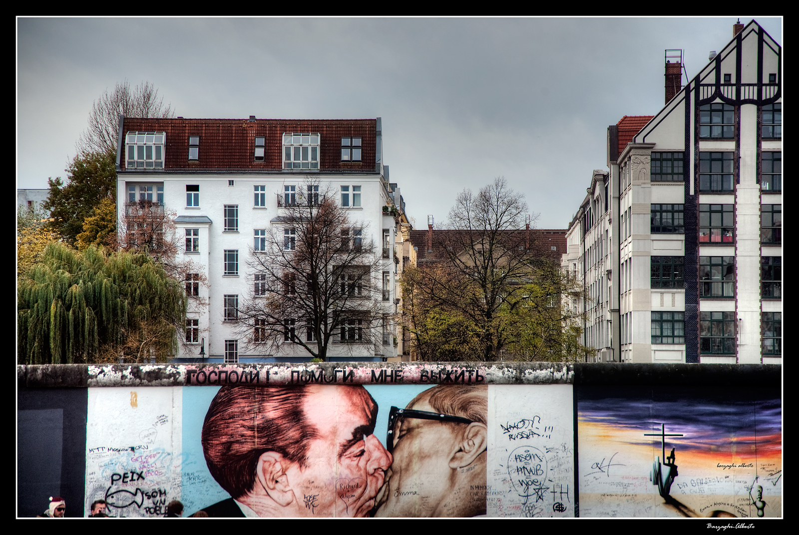 di qua e di la del muro