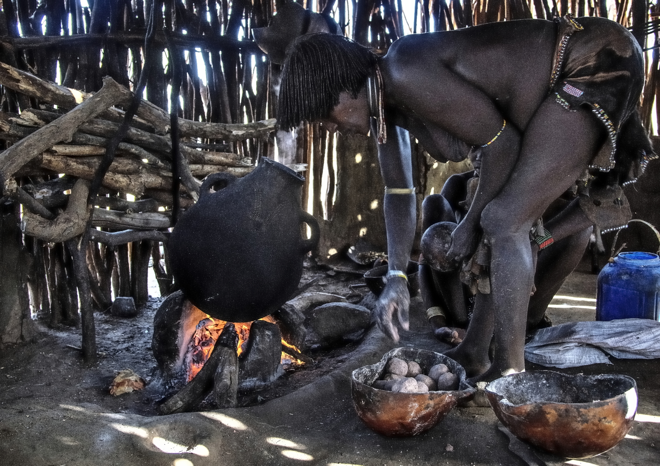 Etiopia 2015 - In una capanna Hamer