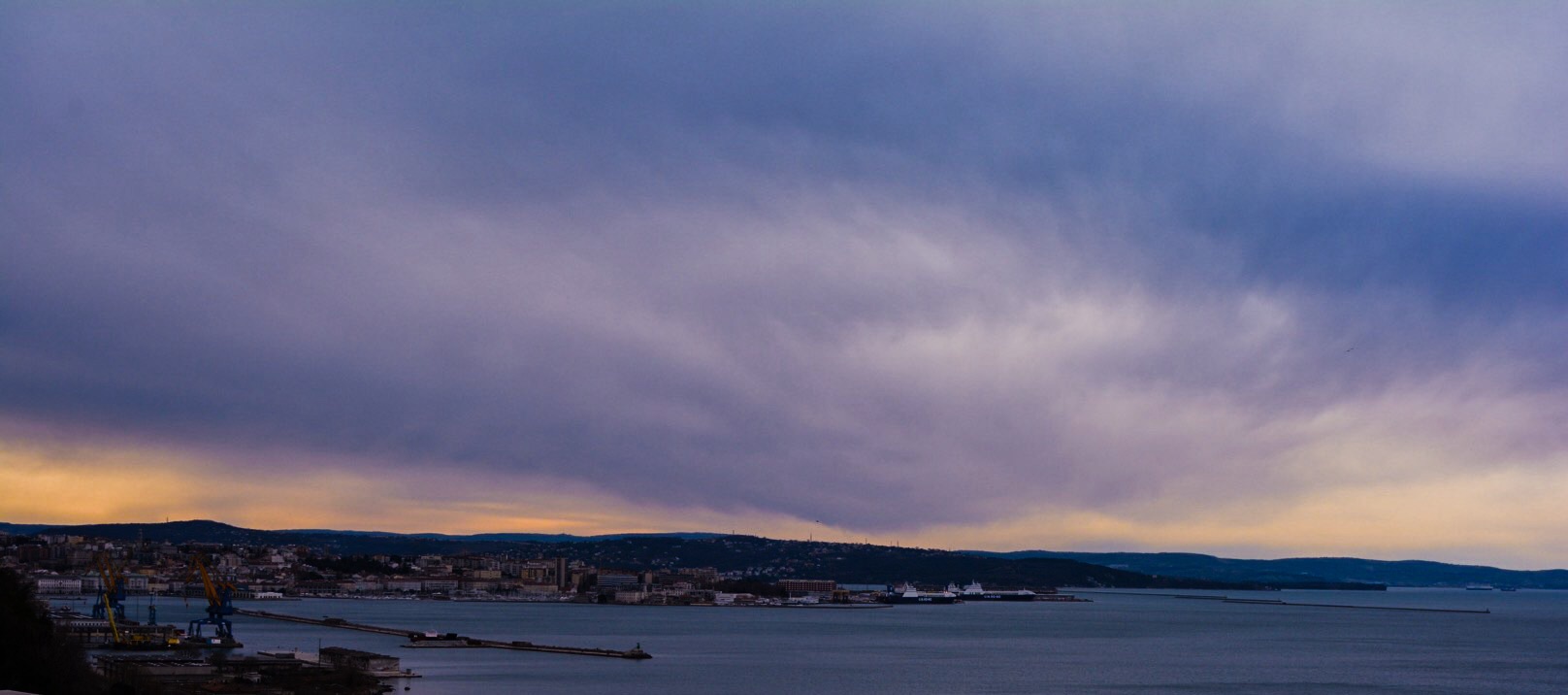 Panorama del porto di Trieste