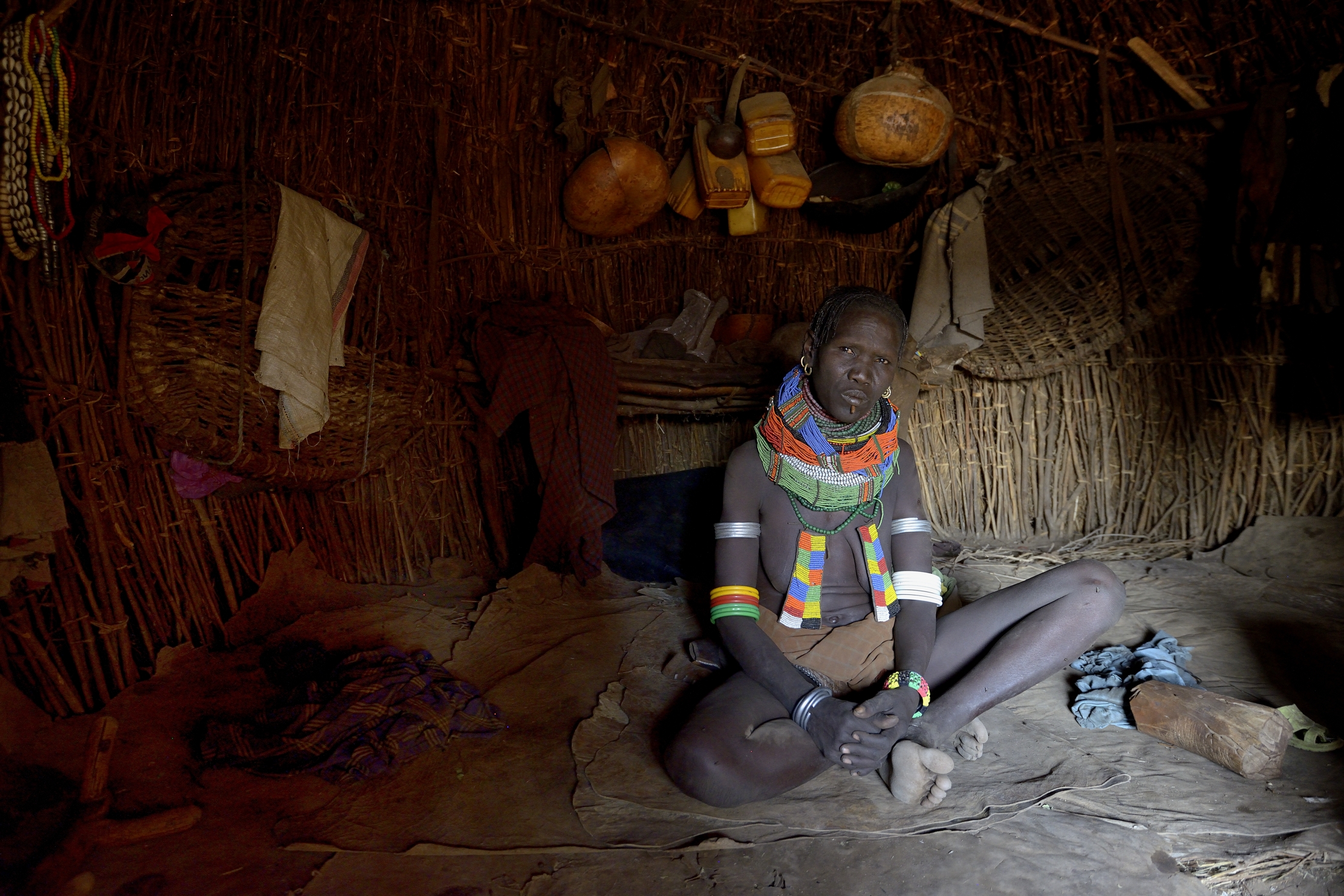 Etiopia 2015 - Anziana Nygatom nella sua capanna