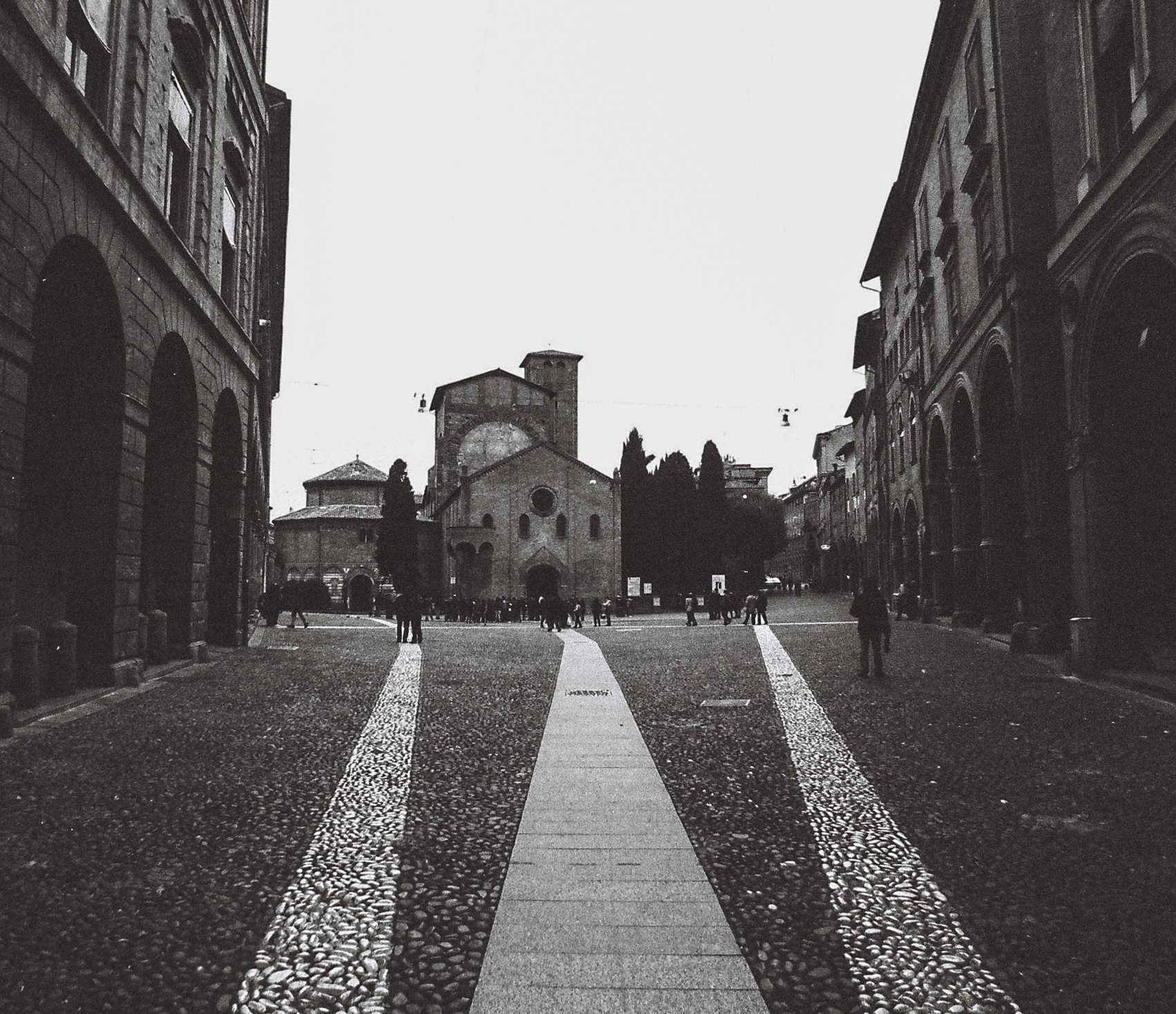 Keep attention please! Follow the lines!