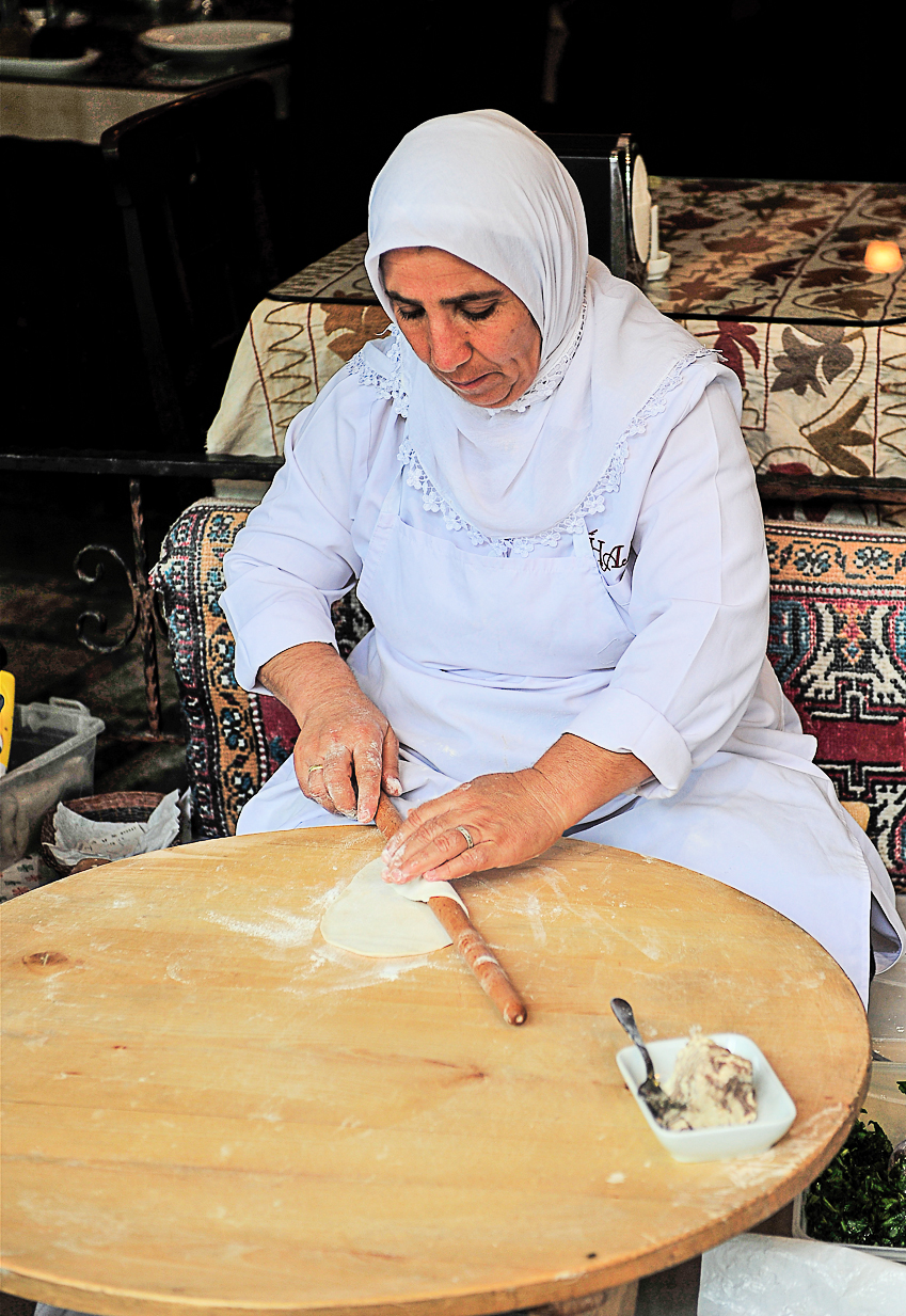 Istanbul-Preparazione del pane locale