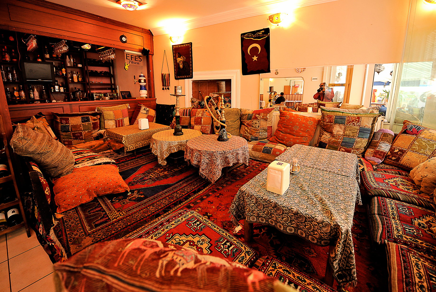 Istanbul-Interno di un Bar