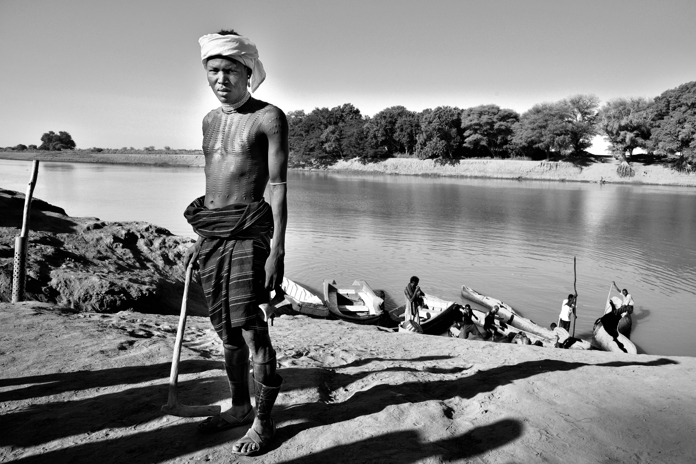 Etiopia 2015 - Guerriero Dassanech sull'Omo River BW