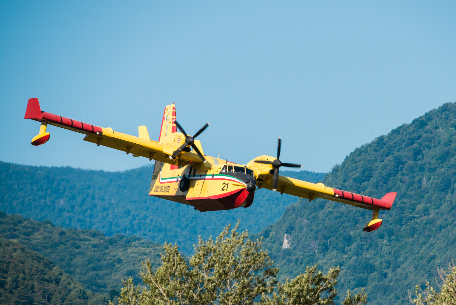 canadair CL in azione