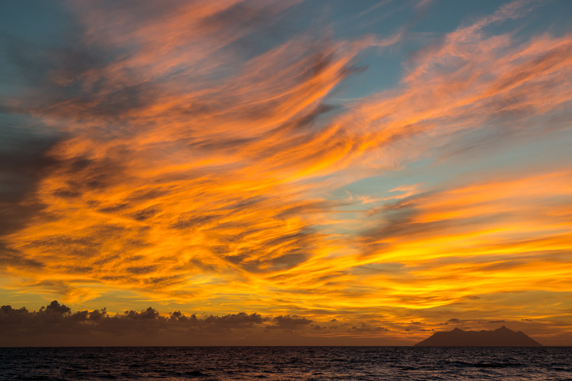 il fuoco degli dei - tramonto su San Felice Circeo