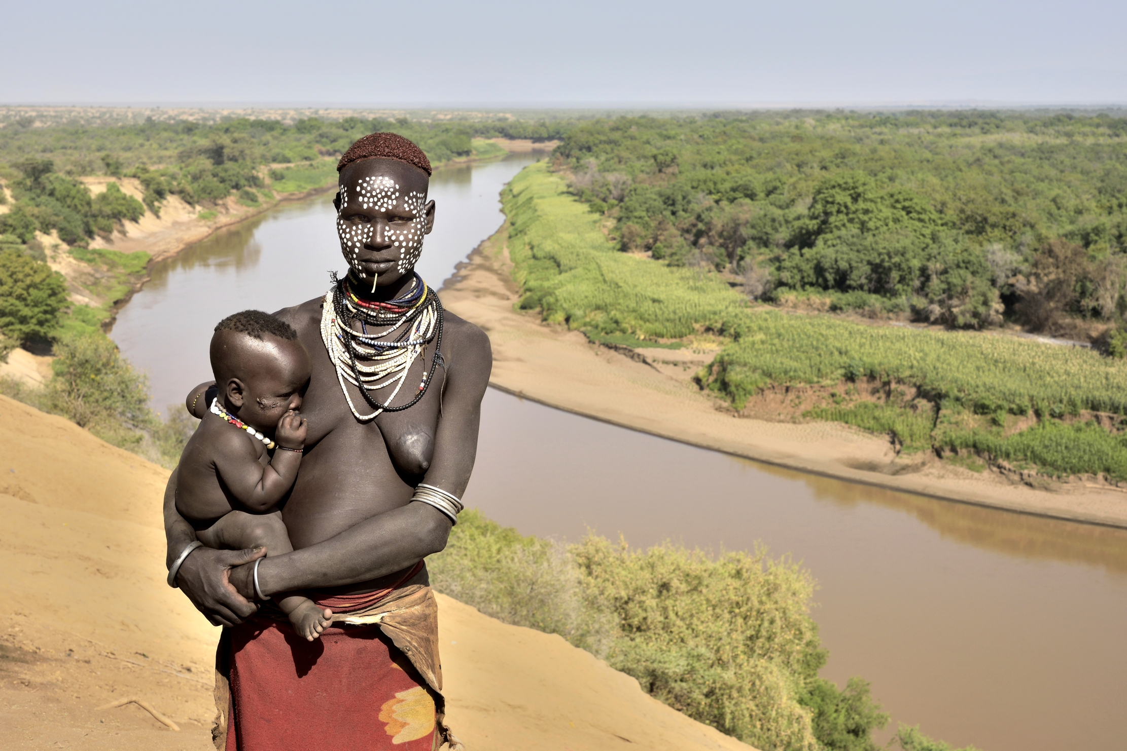 Etiopia 2015 - Giovane donna Karo con bambino