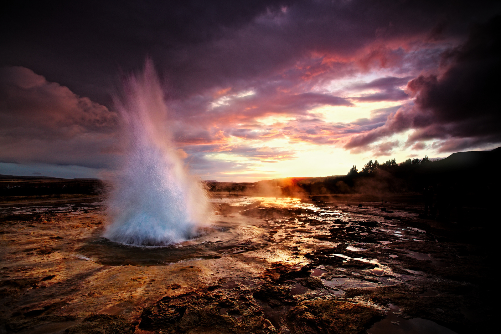 Strokkur at sunset 2
