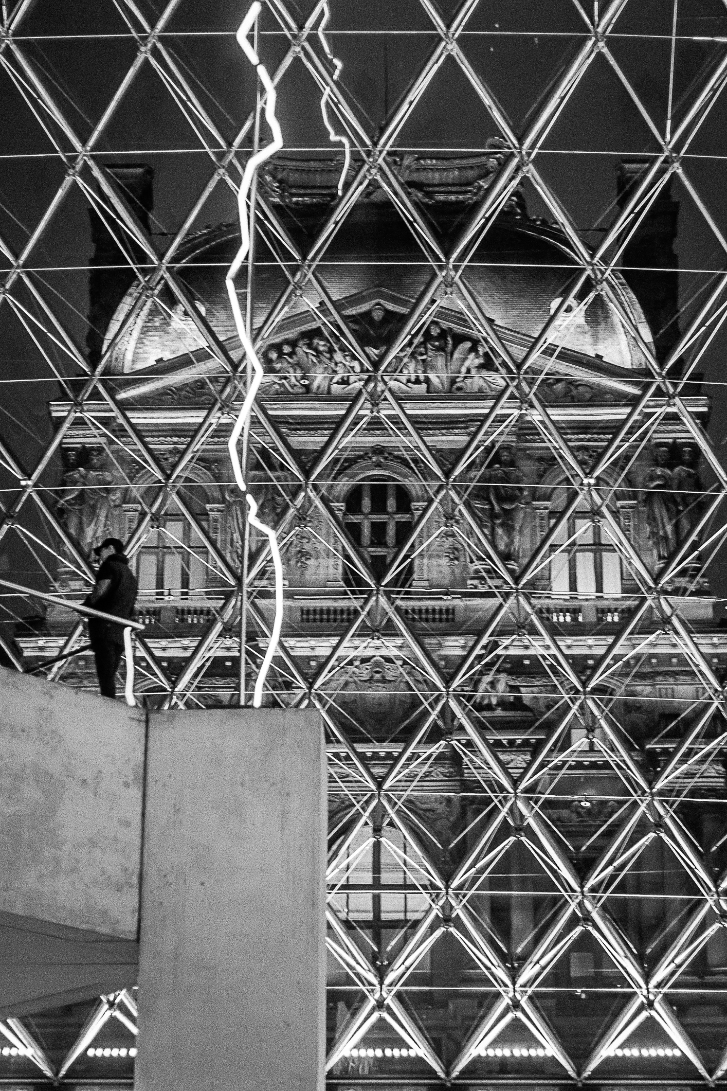 Dalla piramide parigina..