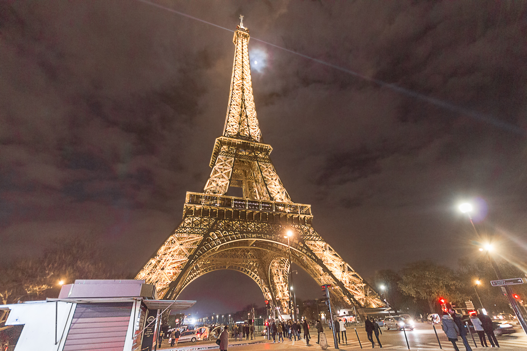 Luna piena a Parigi..
