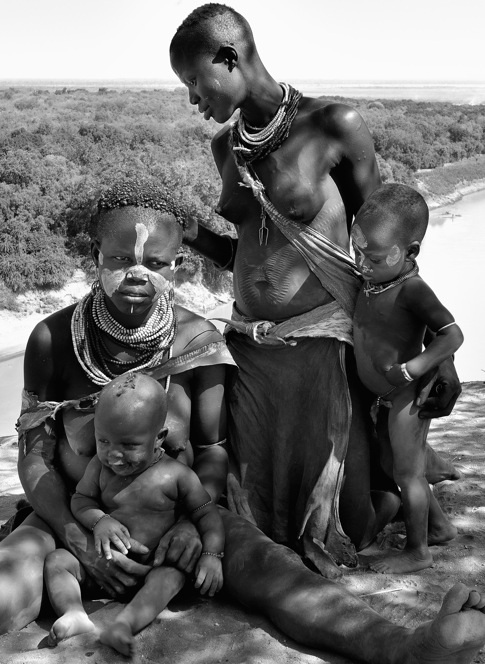 Etiopia 2015 - Donne e bambini Karo BW