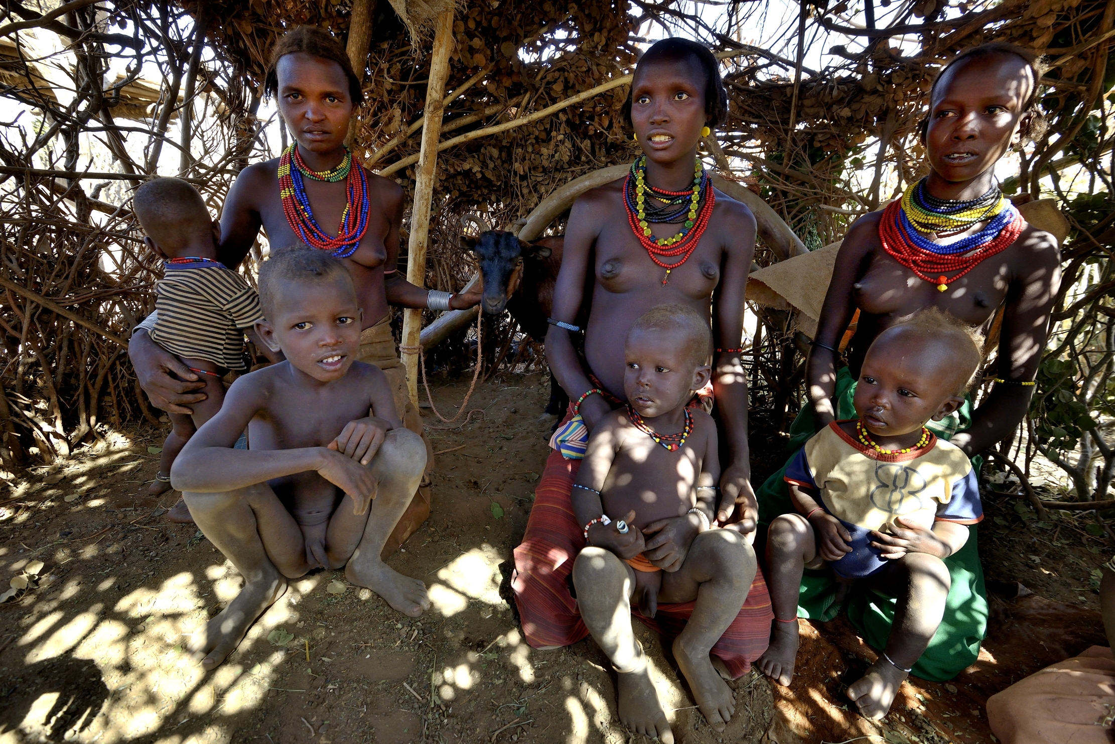 Etiopia 2015 - In una capanna Dassanech