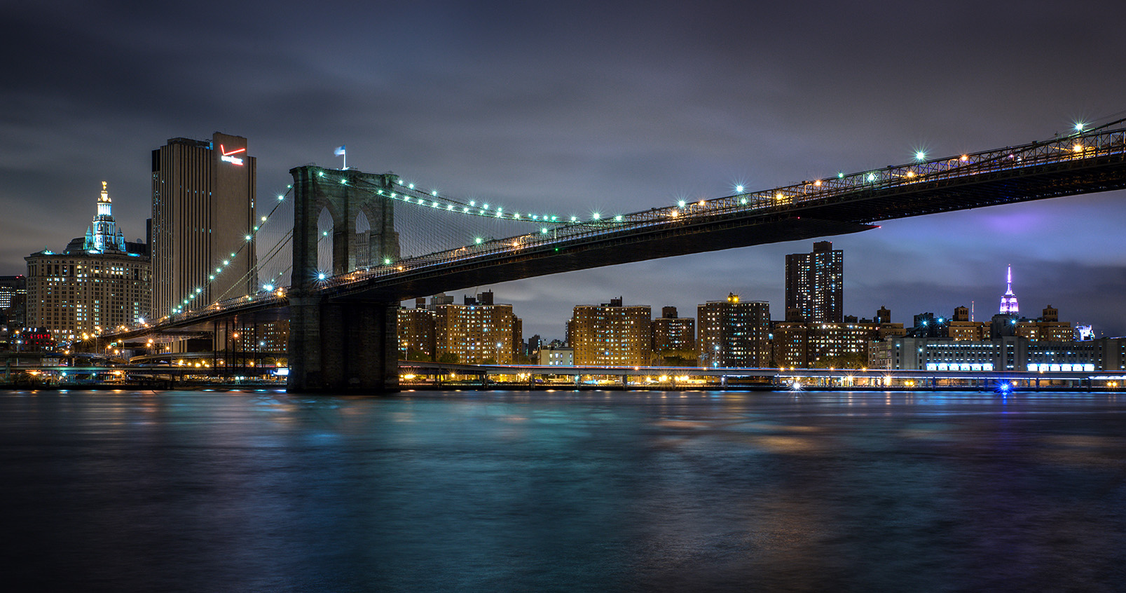 brooklyn bridge at night