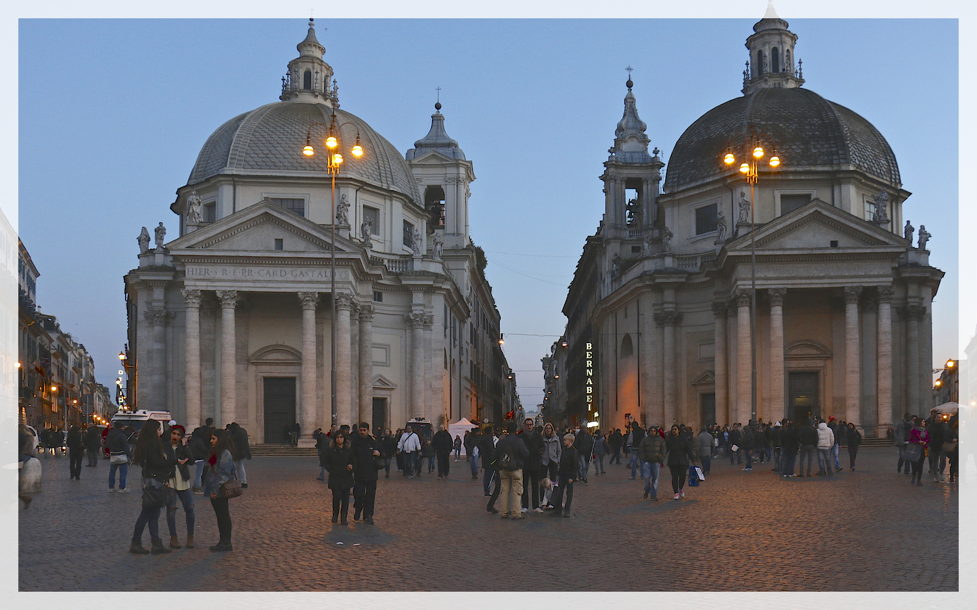 vita crepuscolare al Tridente di Piazza del Popolo