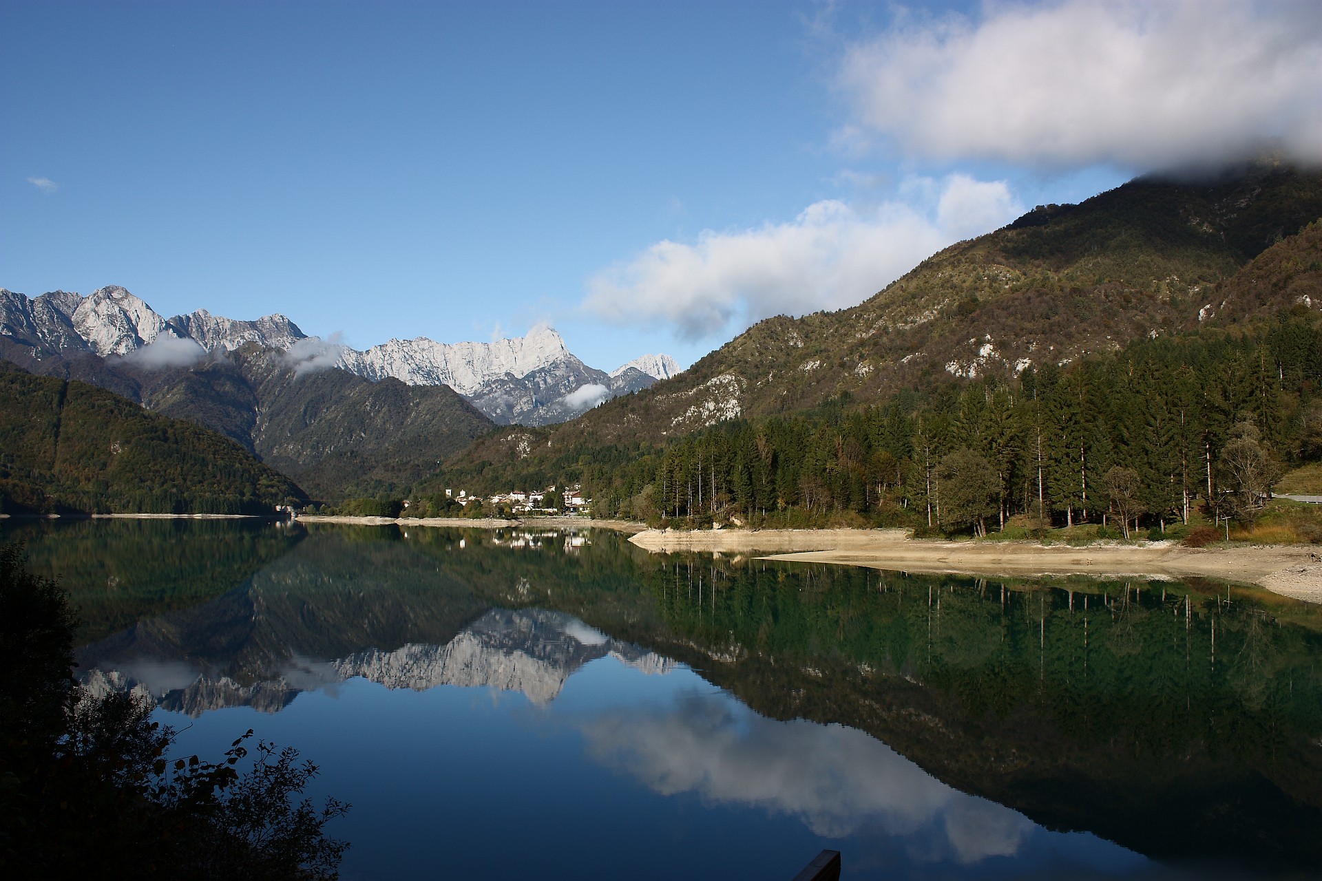 lago di Barcis dolomiti ( Friuli)