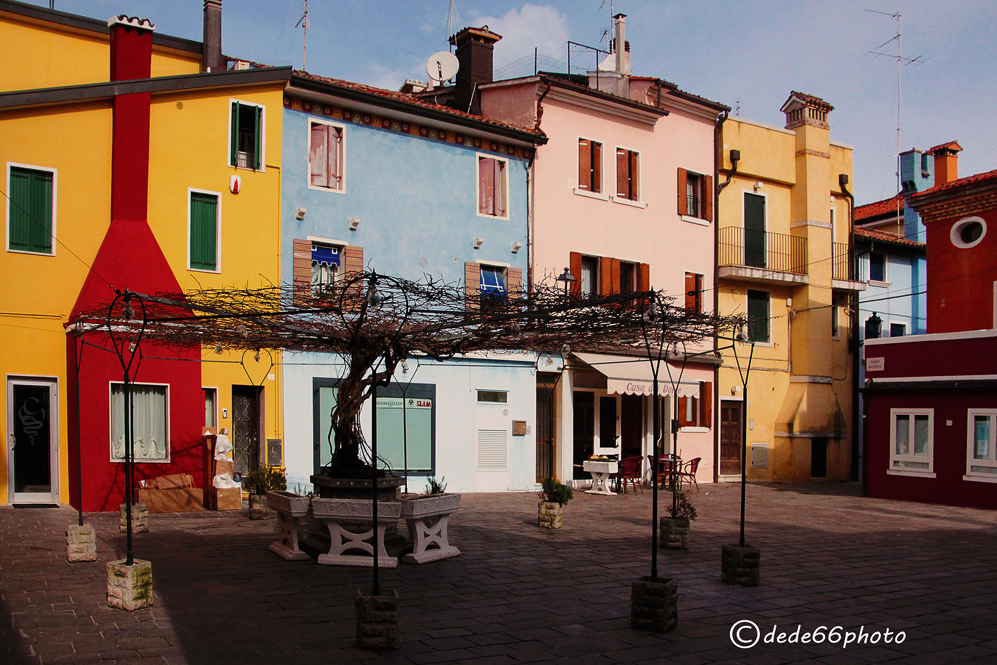 Lines, Colors and Contrasts 2 "La Pergola"