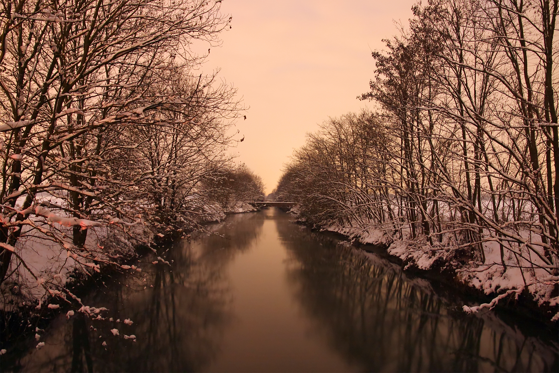 Pink sky after the snow by sirocco