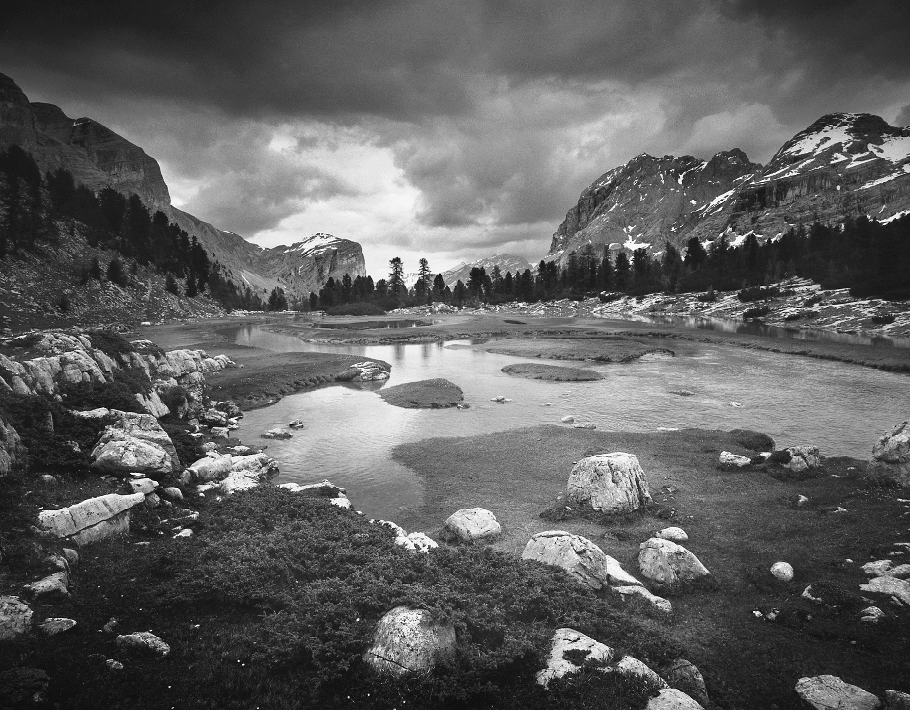 Gathering thunderstorm, Fanes