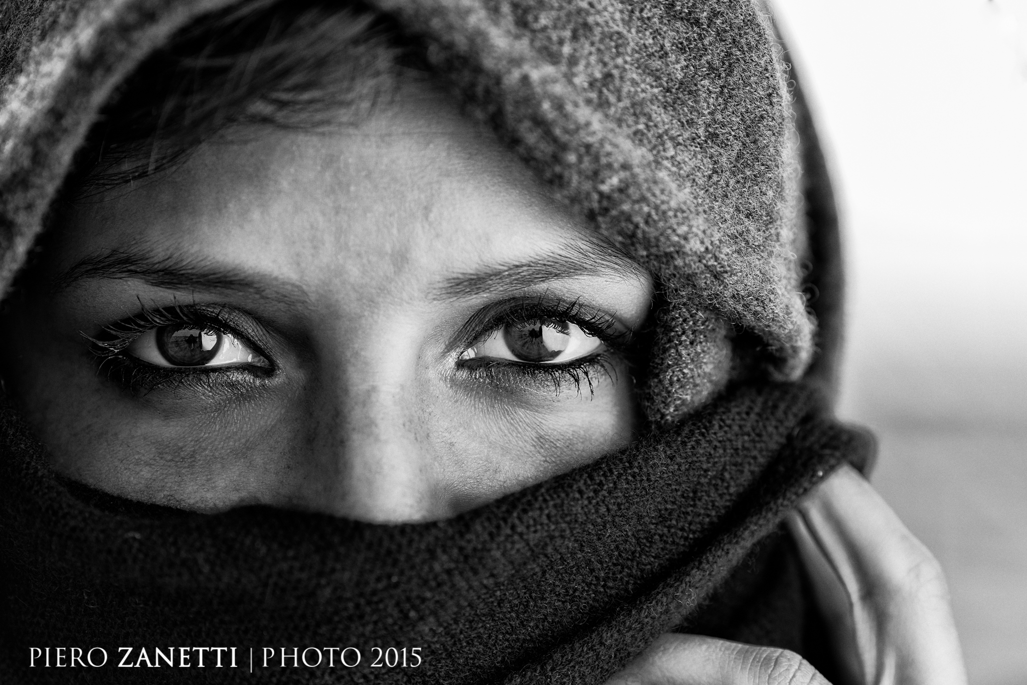 Eyes b / w