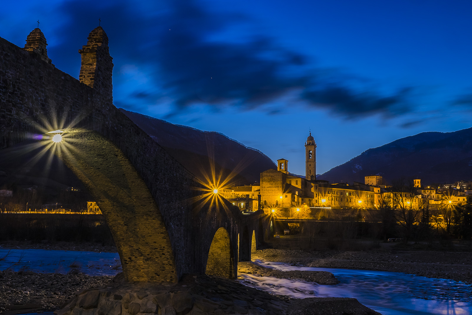 Cala la sera e si accendono le luci