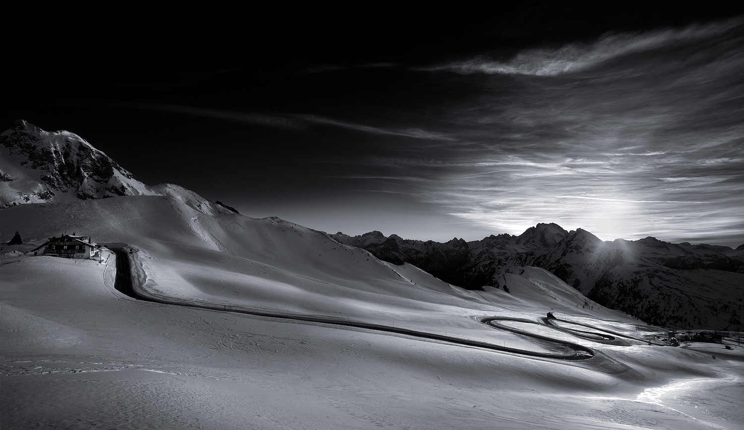 La strada per il passo Giau B-W version