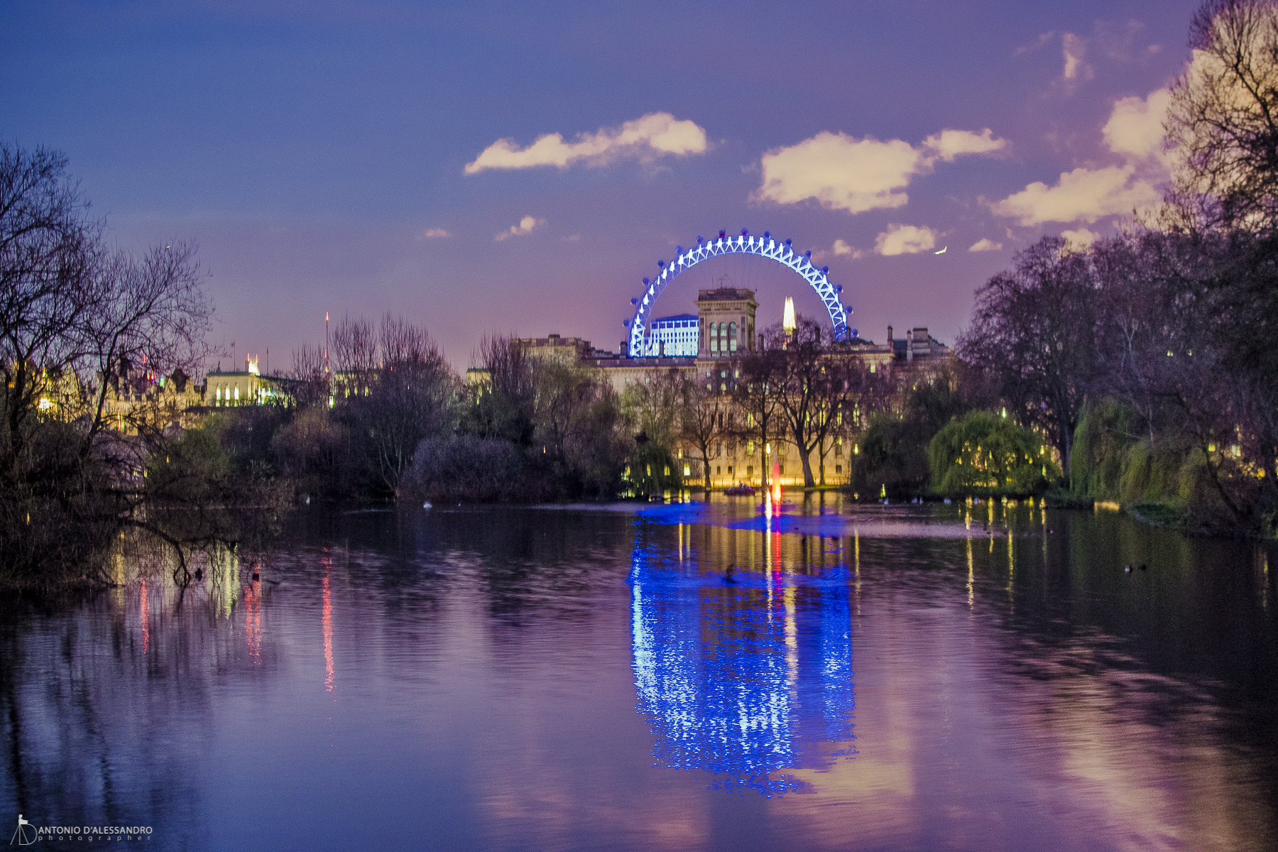 London Eye reflect in St James's Park Lake