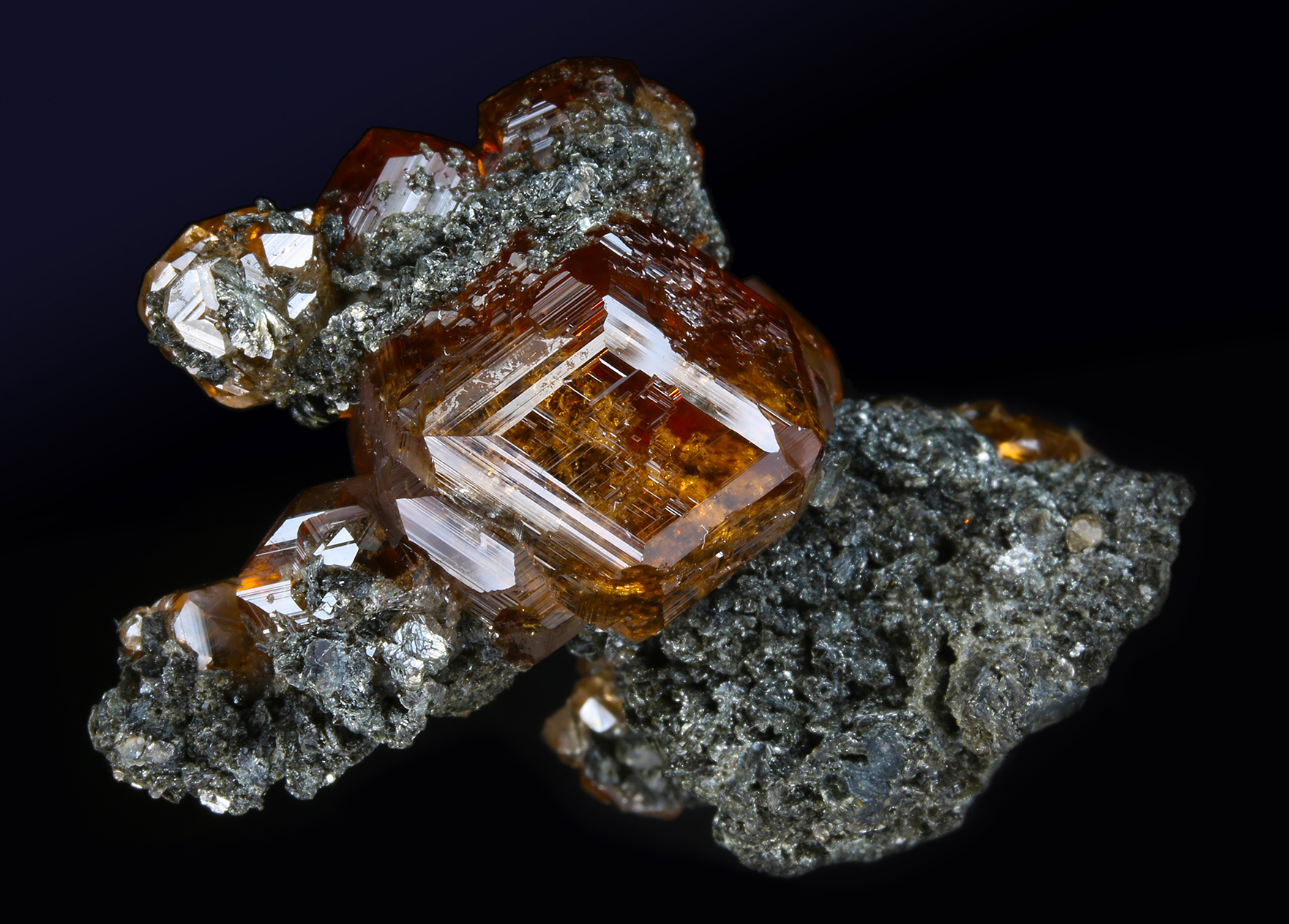 Granato essonite  Asbestos, Quebec, Canada