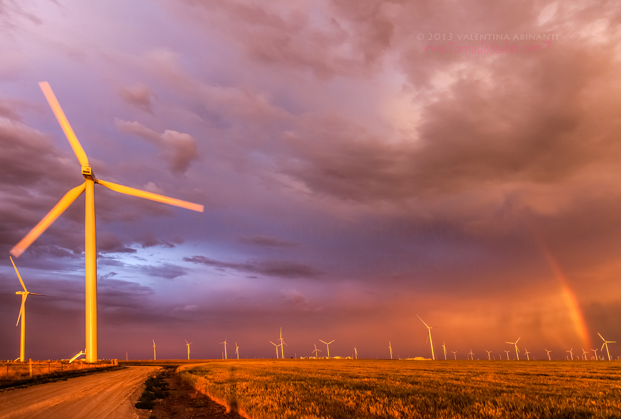 Pale eoliche al tramonto