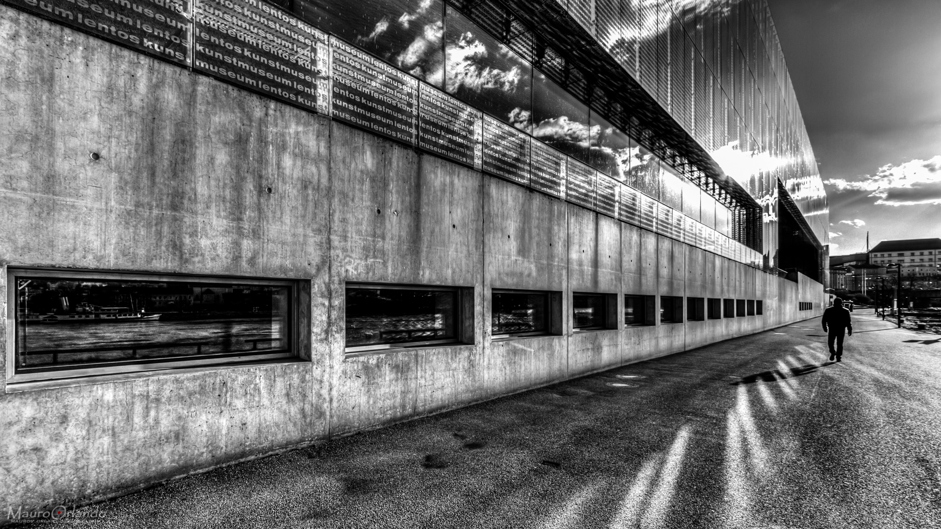 The light can not escape