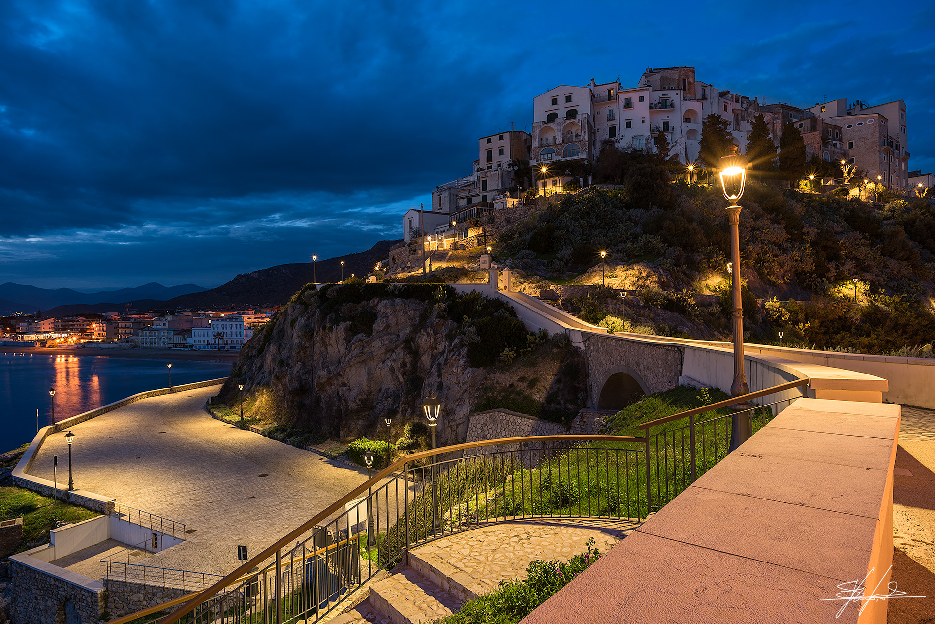 Sperlonga, l'ora blu