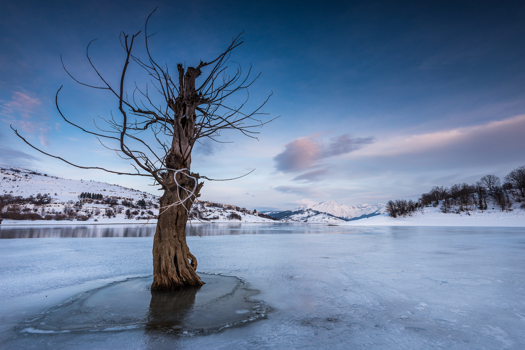 Campotosto nell'ora blu