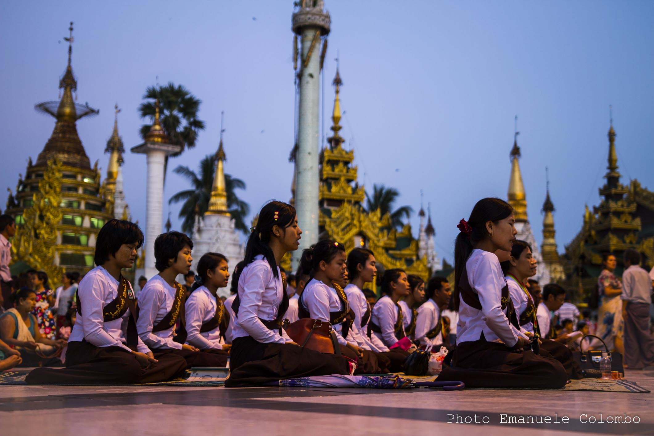 Women praying at the Shwedagon Pagoda - Yangon
