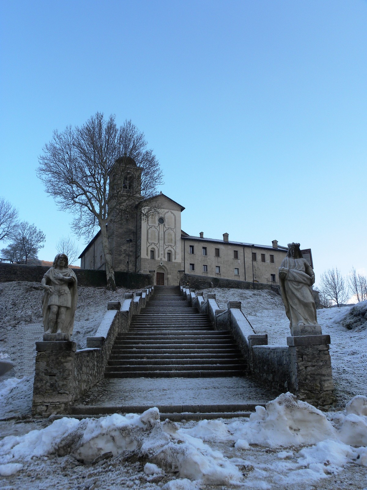 6 Sanctuary of San Vittore and Corona