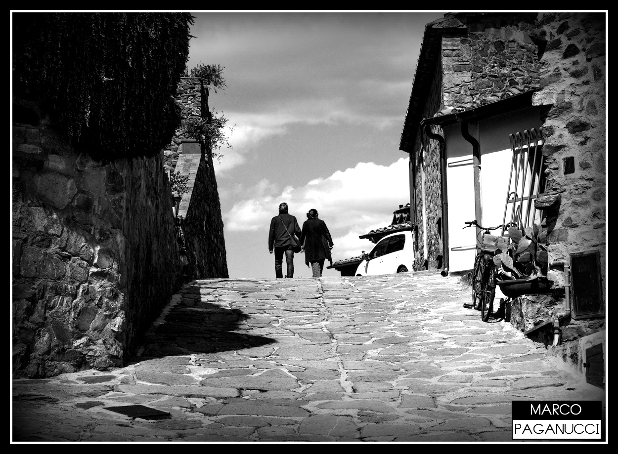 #street #love #amore #manonellamano