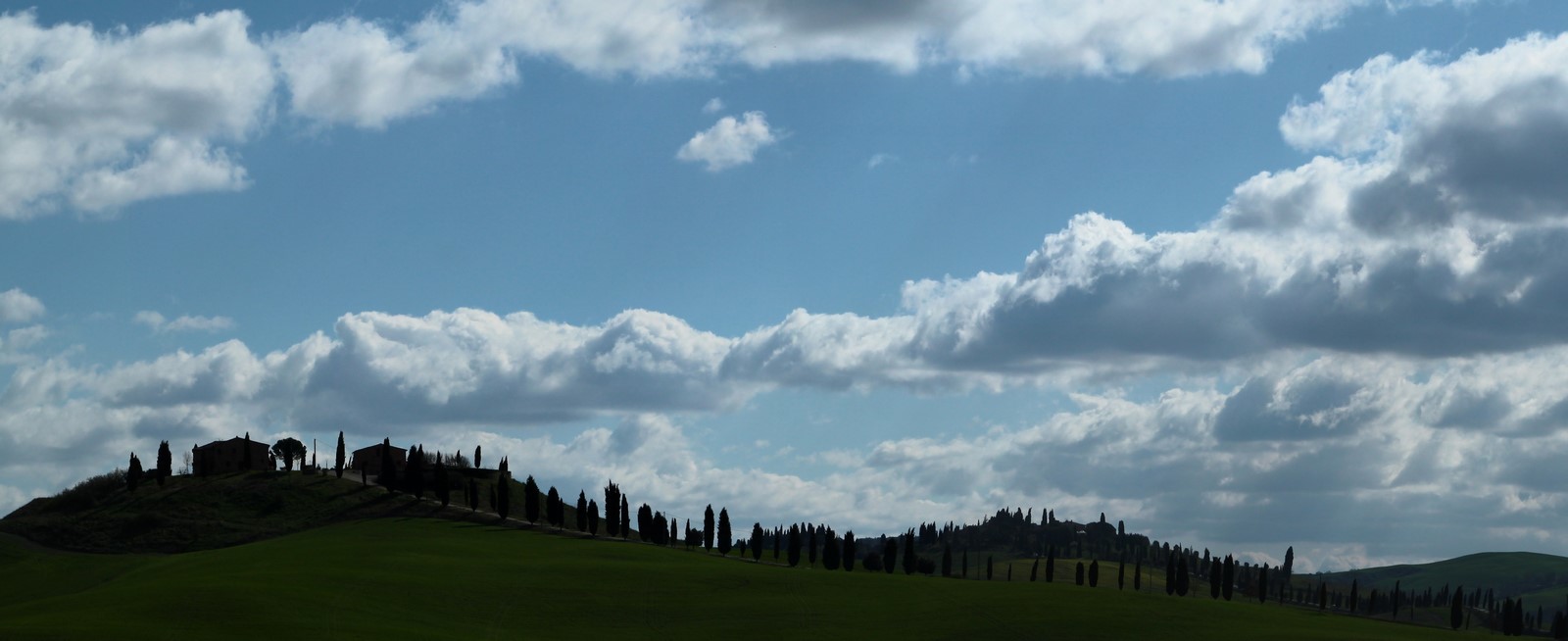 Strada per la casetta nel blu