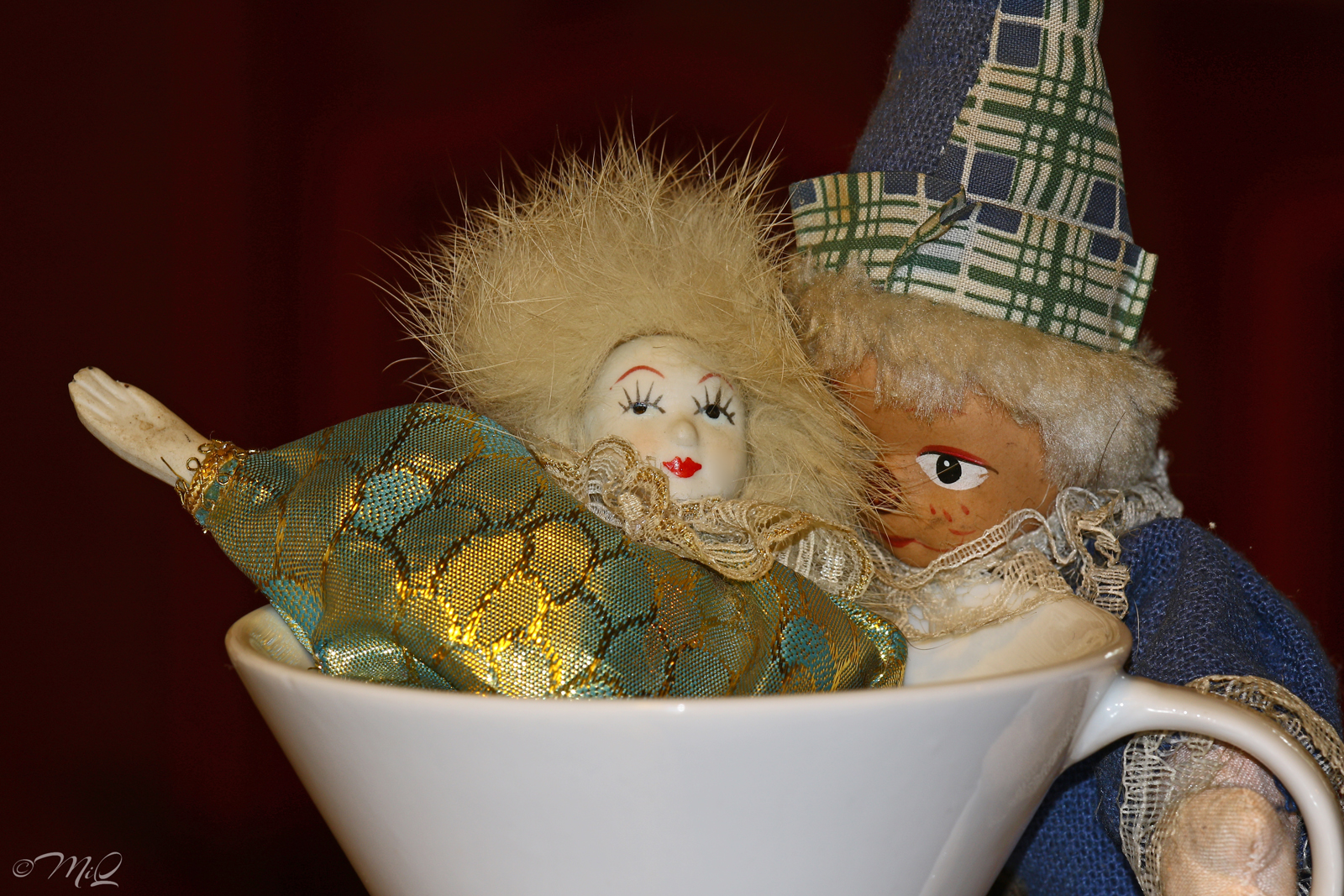 Coppia di vecchie bambole